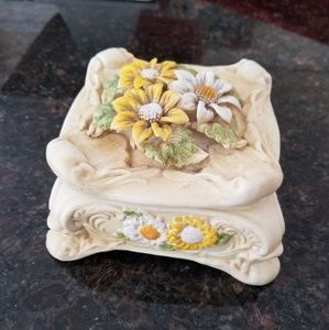 Daisy Vintage Jewelry Box